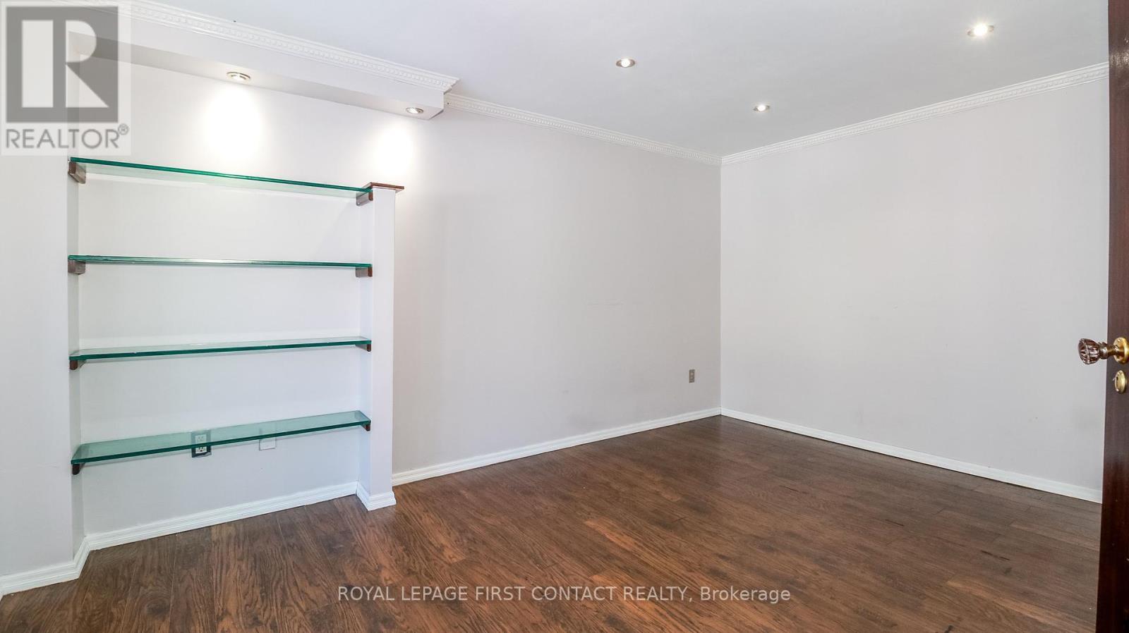 












104 BROWN STREET

,
Barrie,




Ontario
L4N7V6

