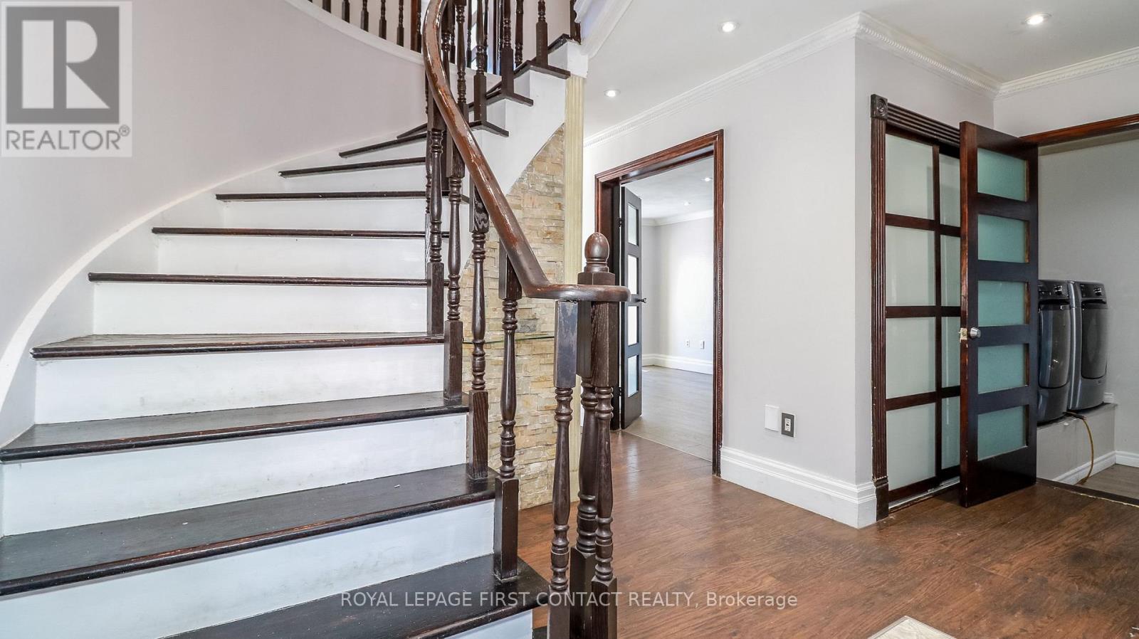












104 BROWN STREET

,
Barrie,




Ontario
L4N7V6

