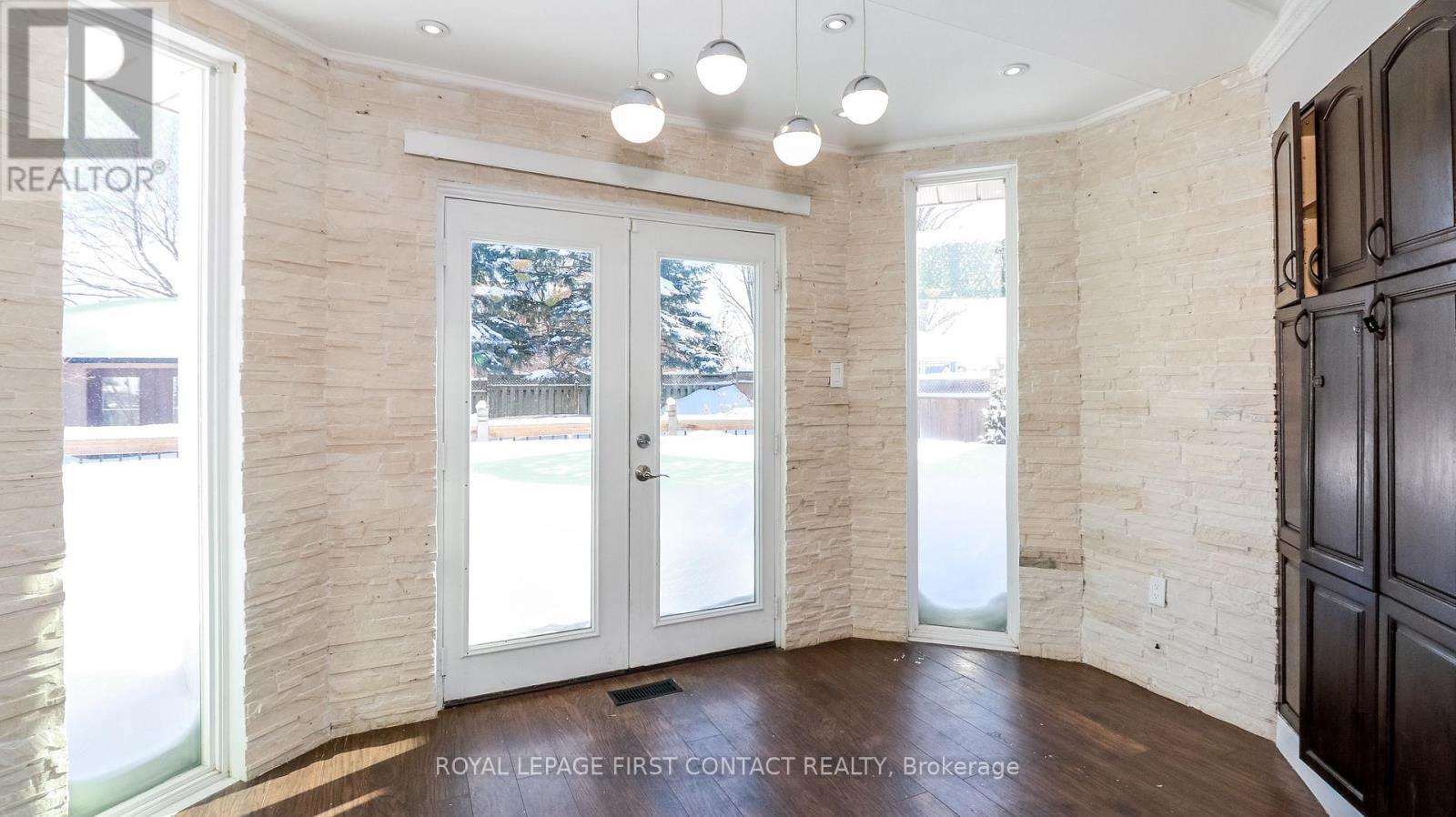 












104 BROWN STREET

,
Barrie,




Ontario
L4N7V6

