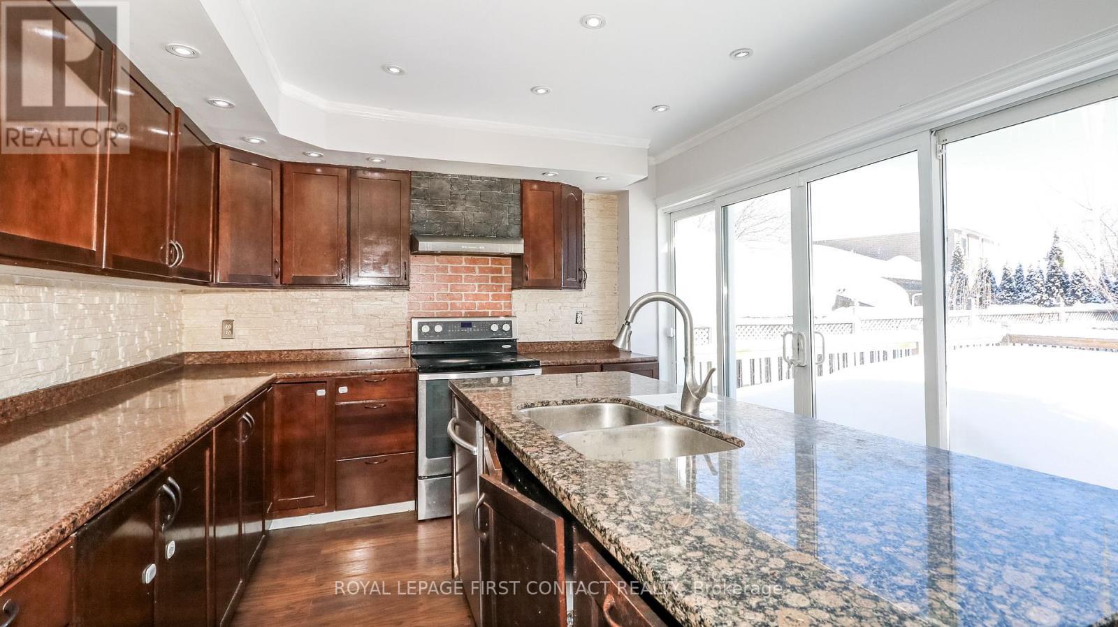 












104 BROWN STREET

,
Barrie,




Ontario
L4N7V6

