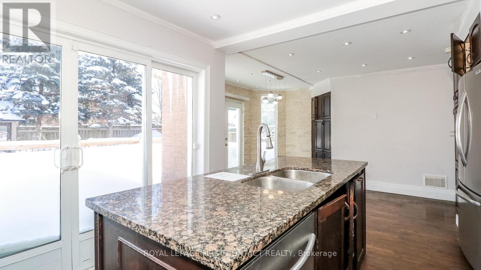 












104 BROWN STREET

,
Barrie,




Ontario
L4N7V6

