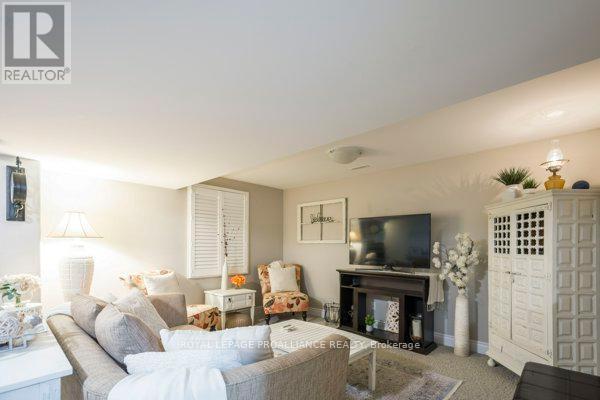 












23 LEDGEROCK COURT

,
Quinte West (Sidney Ward),




Ontario
K8R0A1

