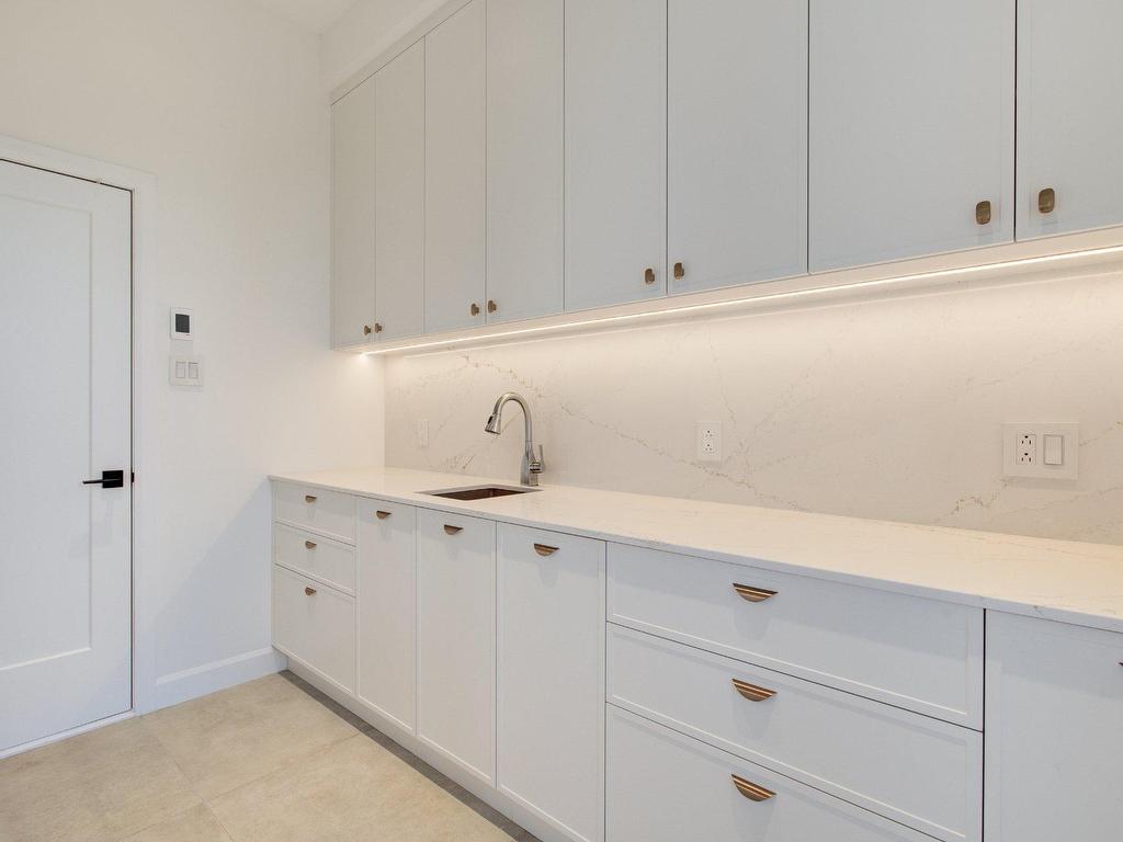 









7395


Rue Latouche

,
Brossard,




QC
J4Y3J8

