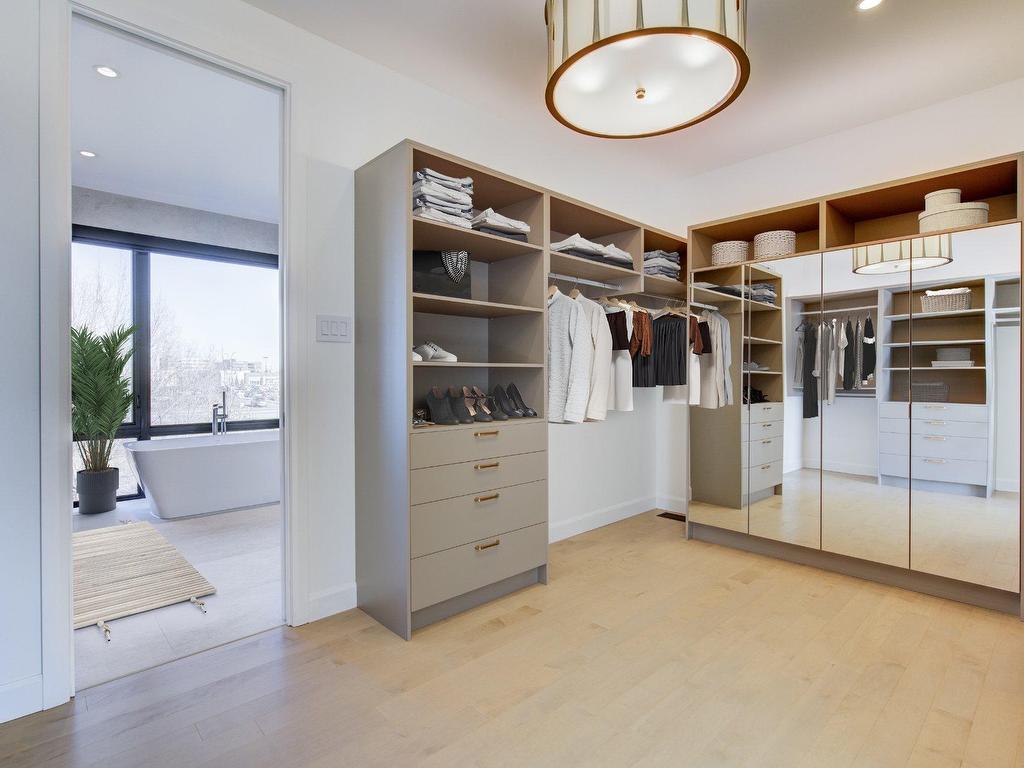 









7395


Rue Latouche

,
Brossard,




QC
J4Y3J8

