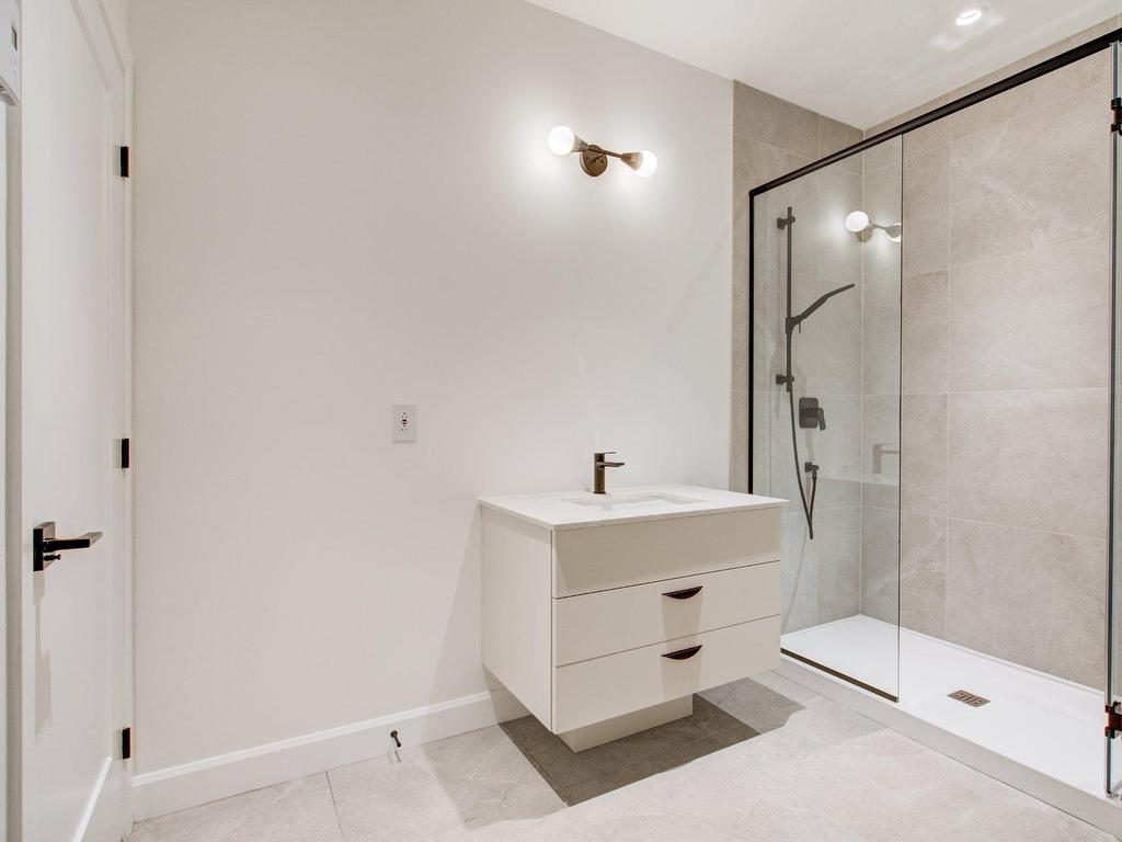 









7395


Rue Latouche

,
Brossard,




QC
J4Y3J8

