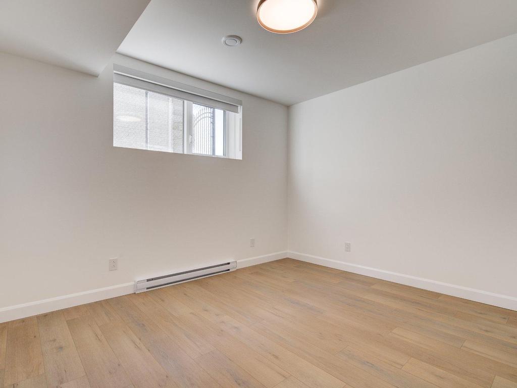 









7395


Rue Latouche

,
Brossard,




QC
J4Y3J8

