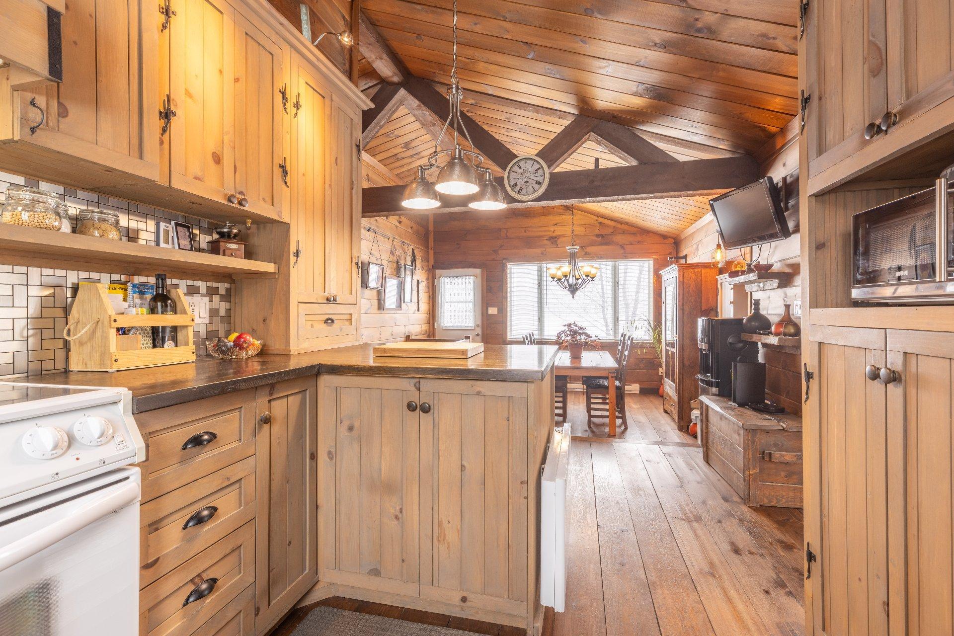 









1470


Ch. du Lac-St-Stanislas S.

,
Saint-Zénon,




QC
J0K3N0

