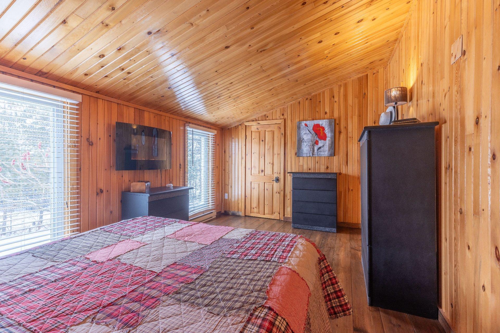 









1470


Ch. du Lac-St-Stanislas S.

,
Saint-Zénon,




QC
J0K3N0

