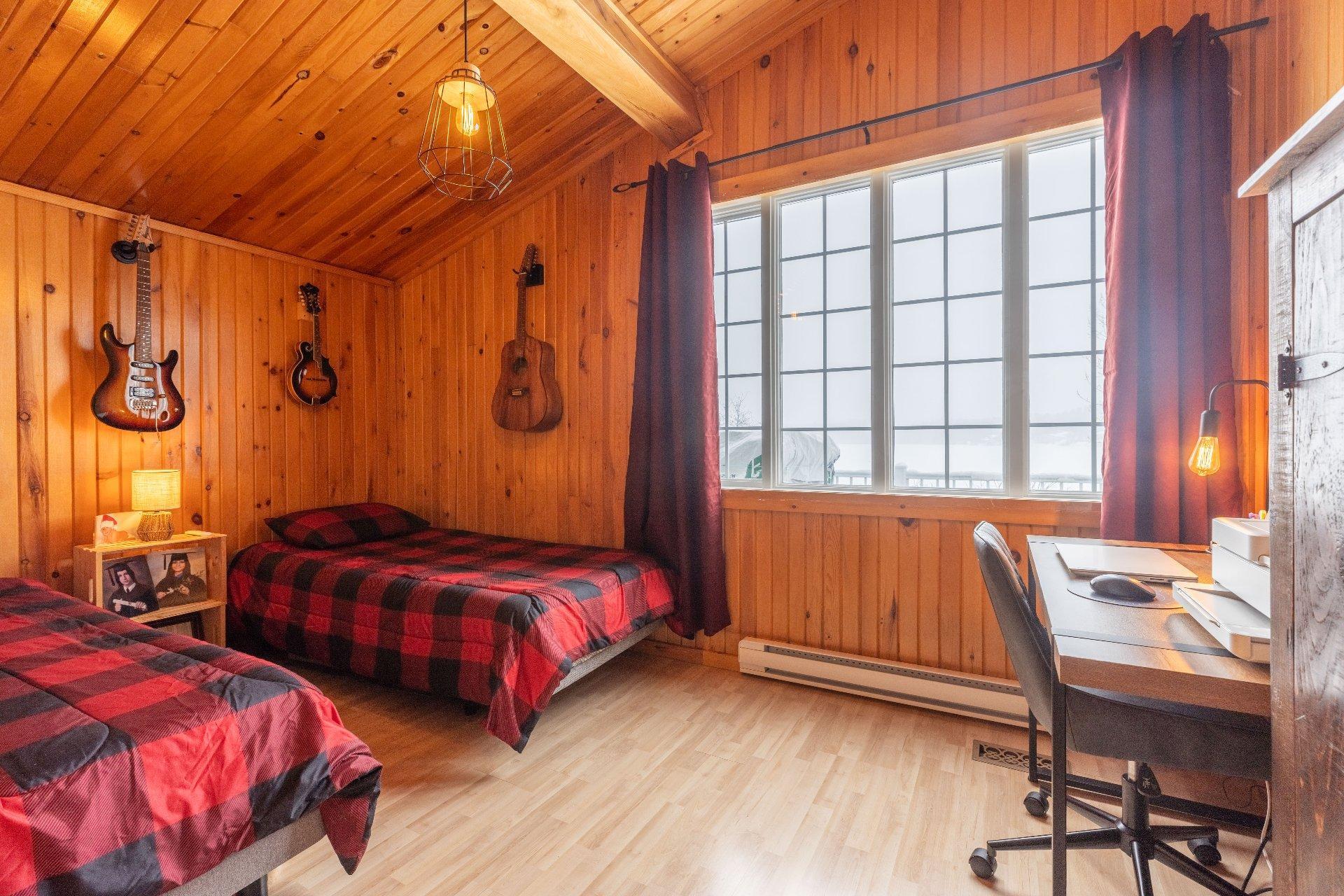 









1470


Ch. du Lac-St-Stanislas S.

,
Saint-Zénon,




QC
J0K3N0

