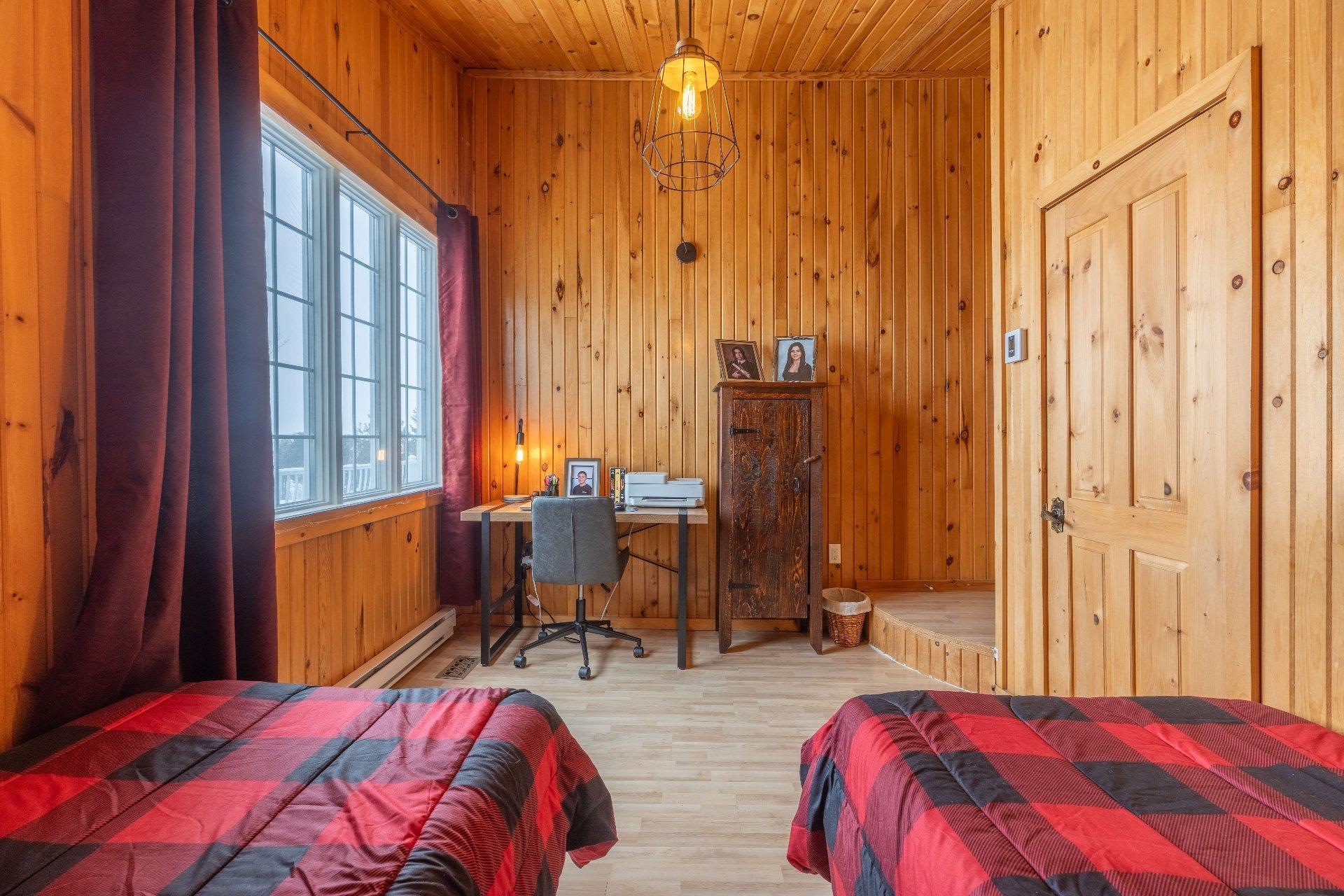 









1470


Ch. du Lac-St-Stanislas S.

,
Saint-Zénon,




QC
J0K3N0


