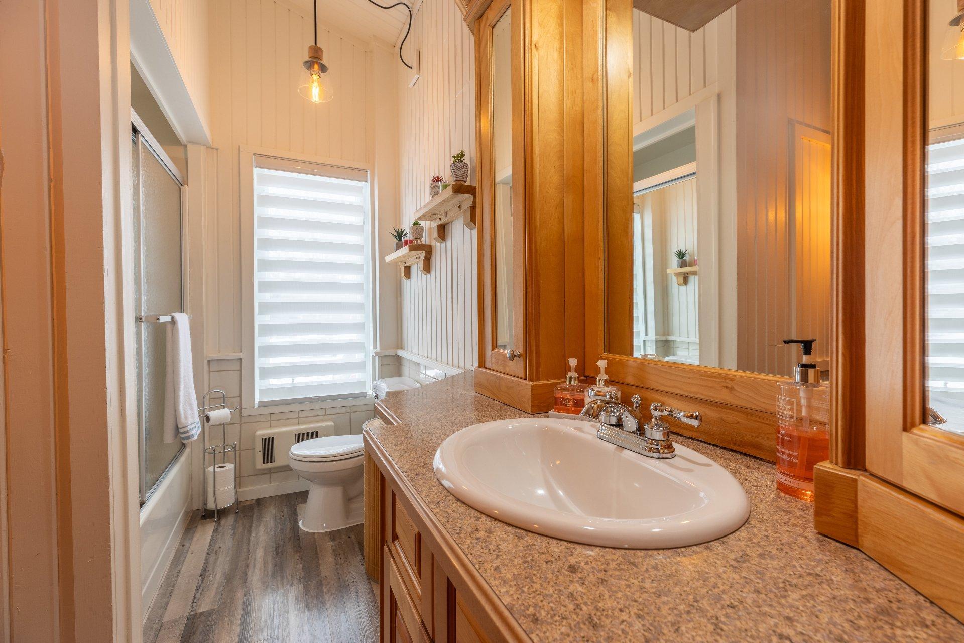 









1470


Ch. du Lac-St-Stanislas S.

,
Saint-Zénon,




QC
J0K3N0

