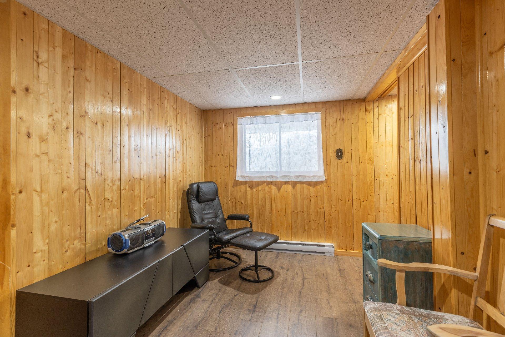 









1470


Ch. du Lac-St-Stanislas S.

,
Saint-Zénon,




QC
J0K3N0

