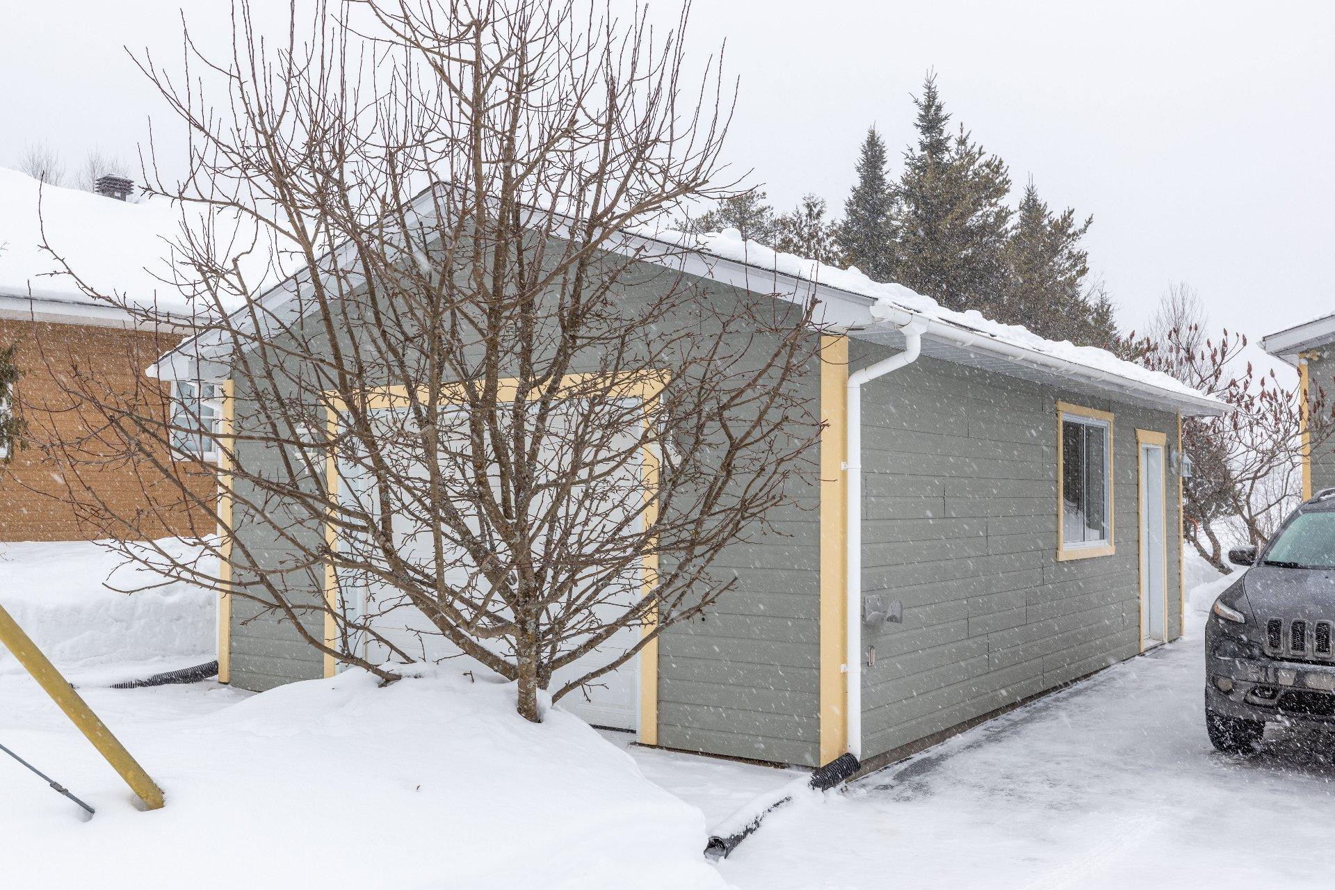 









1470


Ch. du Lac-St-Stanislas S.

,
Saint-Zénon,




QC
J0K3N0

