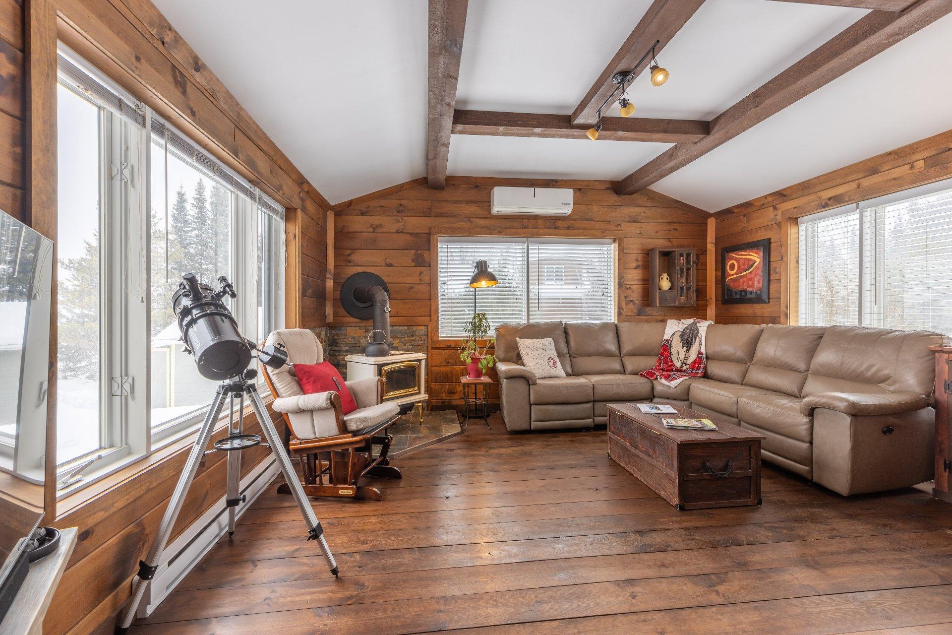 









1470


Ch. du Lac-St-Stanislas S.

,
Saint-Zénon,




QC
J0K3N0

