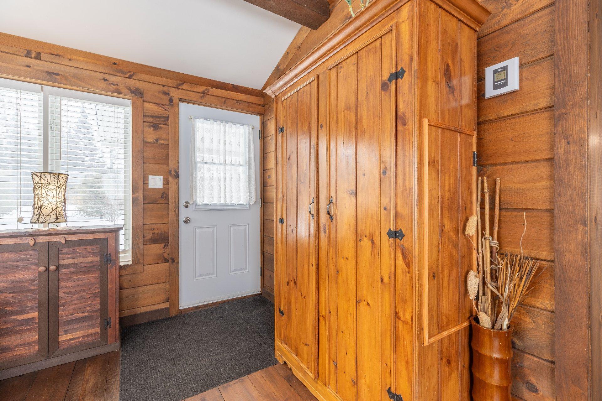









1470


Ch. du Lac-St-Stanislas S.

,
Saint-Zénon,




QC
J0K3N0

