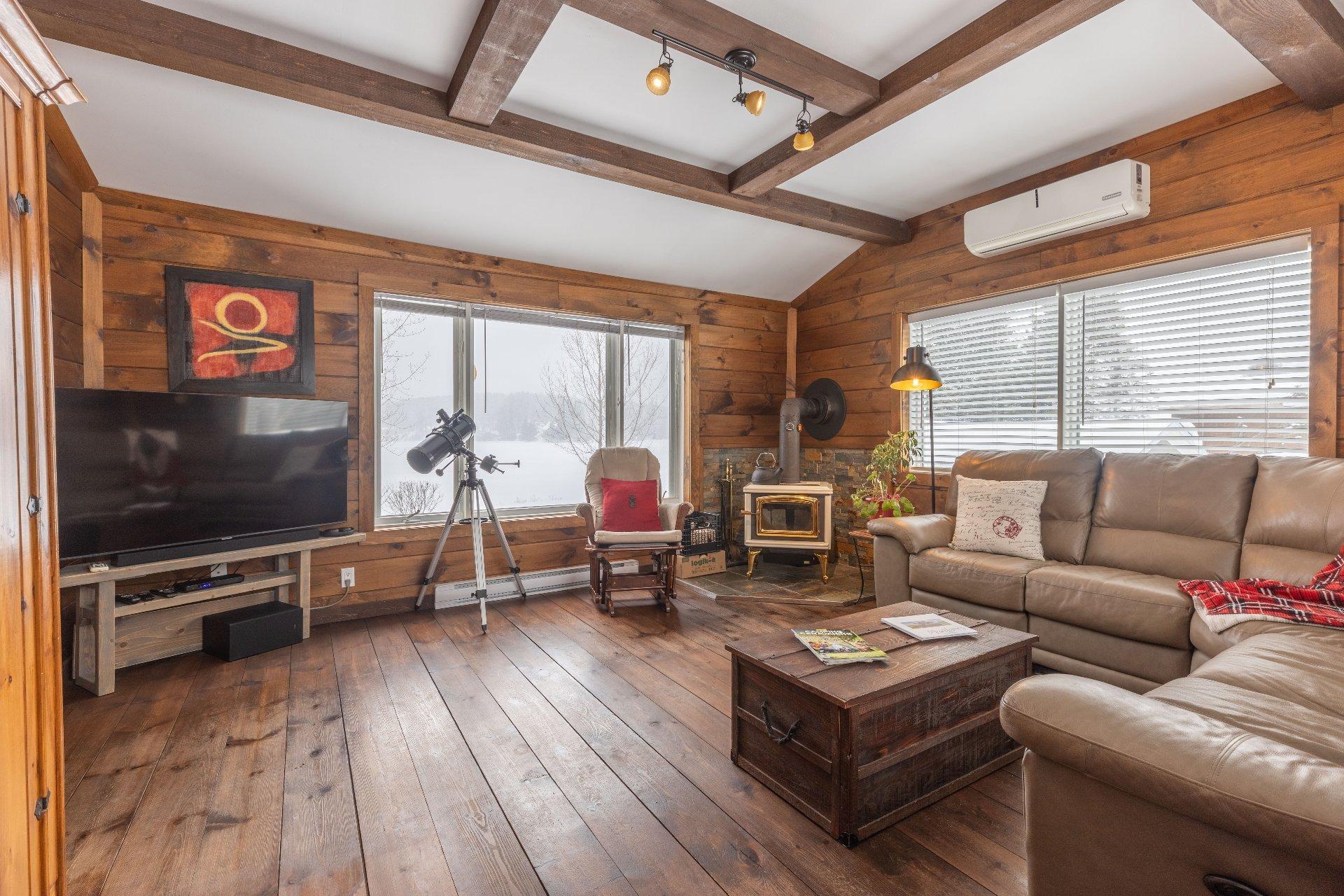 









1470


Ch. du Lac-St-Stanislas S.

,
Saint-Zénon,




QC
J0K3N0

