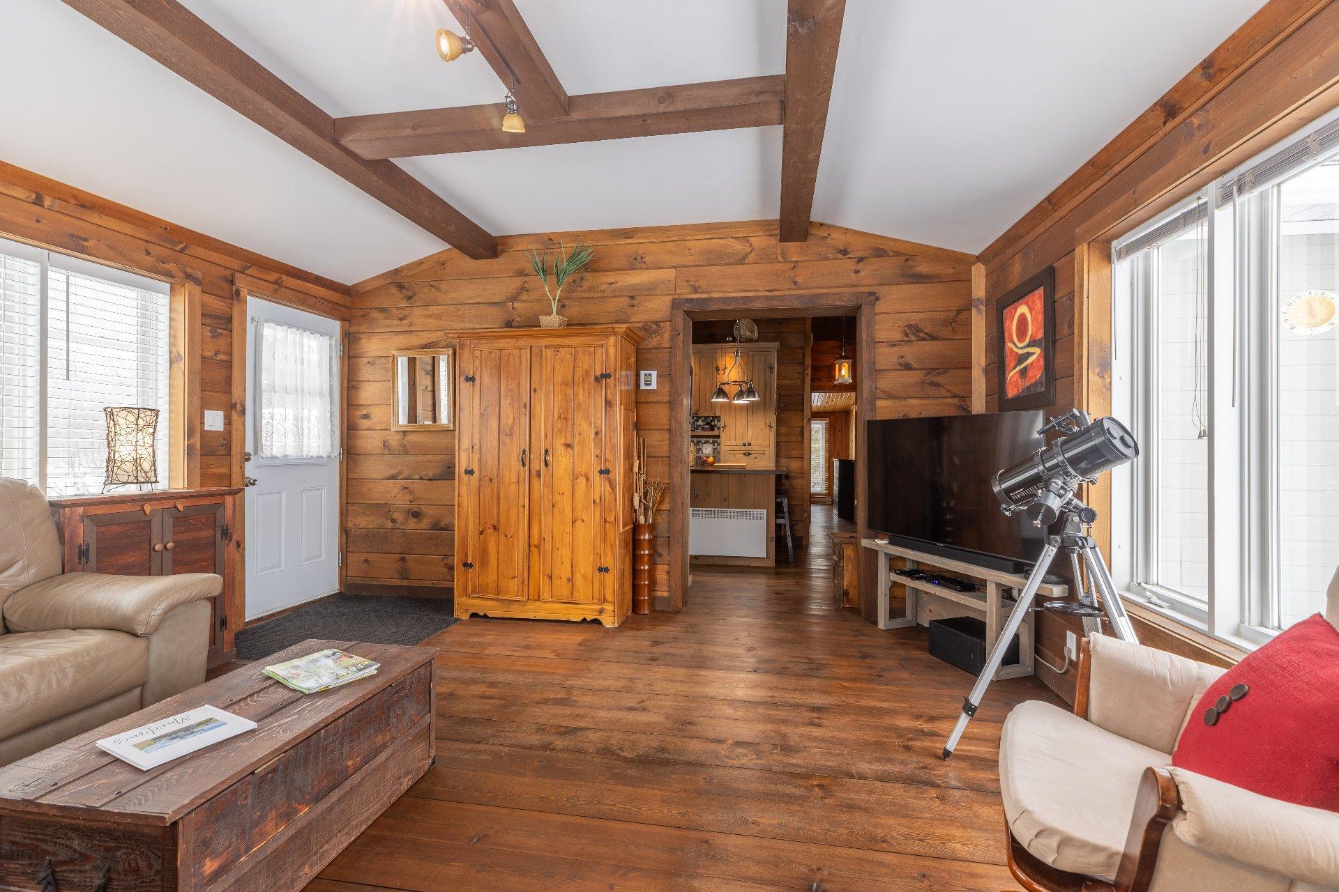 









1470


Ch. du Lac-St-Stanislas S.

,
Saint-Zénon,




QC
J0K3N0

