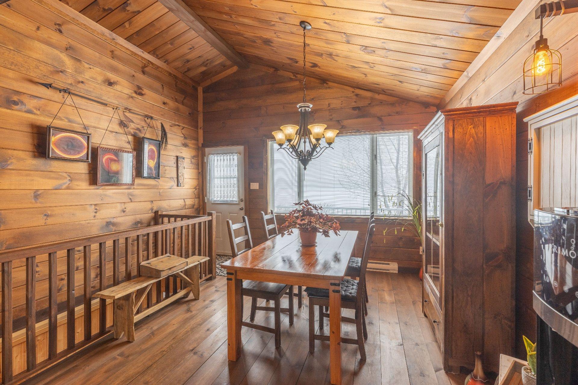 









1470


Ch. du Lac-St-Stanislas S.

,
Saint-Zénon,




QC
J0K3N0

