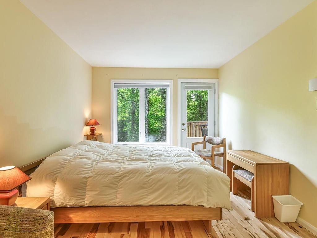 









1009

 - 1010


Crois. des Soleils

,
Mont-Tremblant,




QC
J8E1X6

