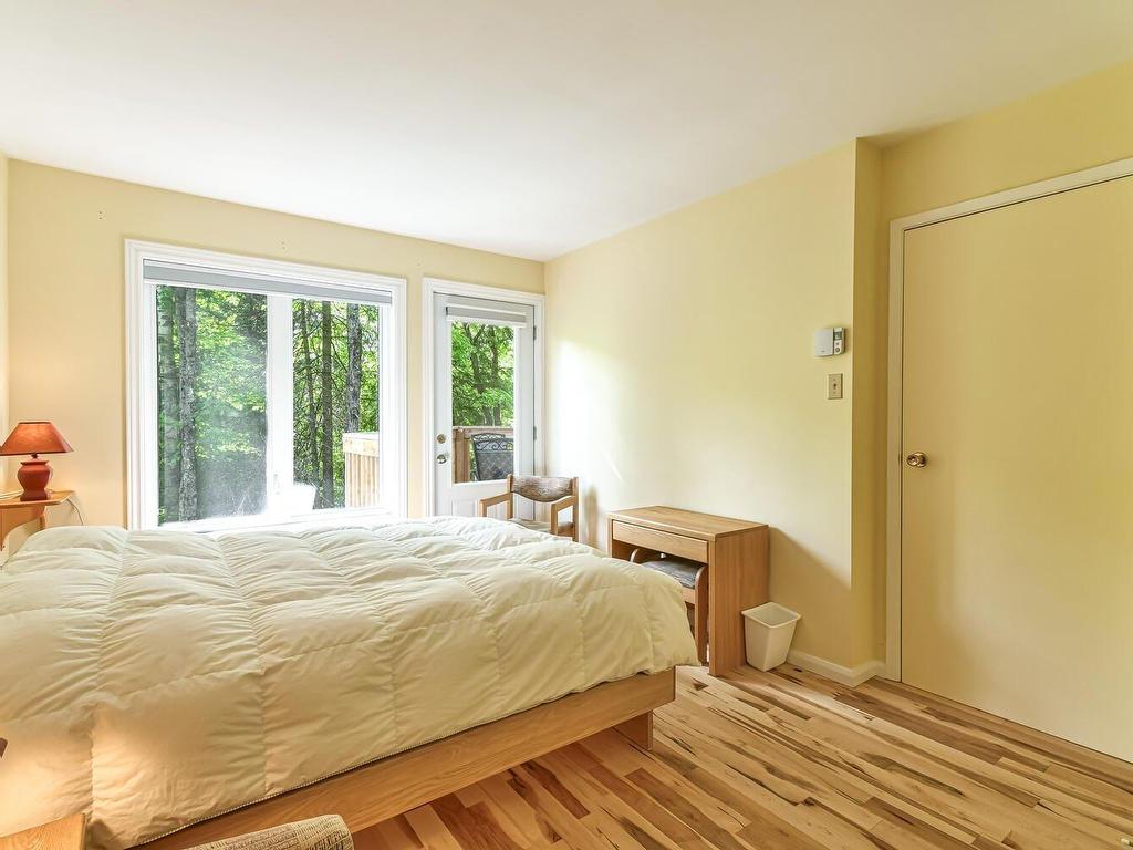 









1009

 - 1010


Crois. des Soleils

,
Mont-Tremblant,




QC
J8E1X6

