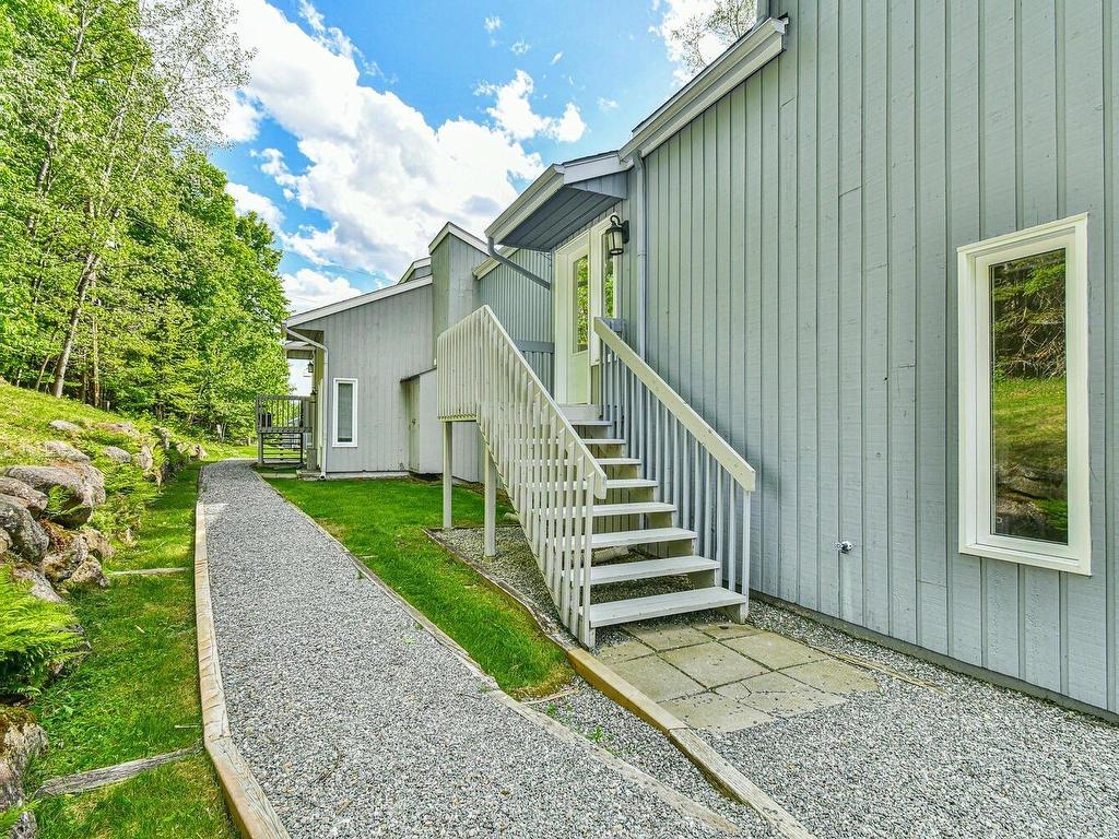 









1009

 - 1010


Crois. des Soleils

,
Mont-Tremblant,




QC
J8E1X6


