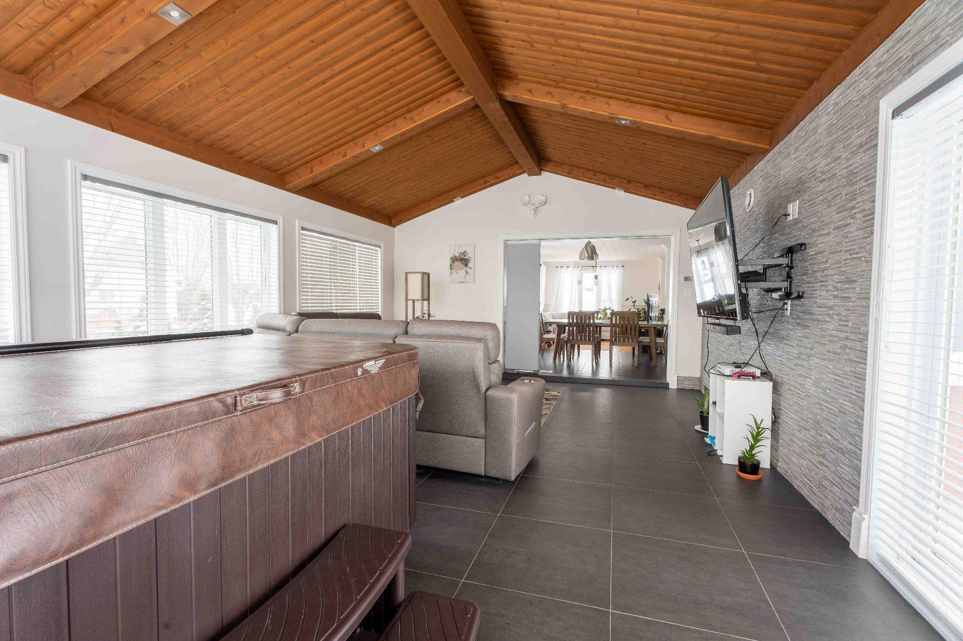 









790


Boul. Lemire O.

,
Drummondville,







QC
J2B8A9

