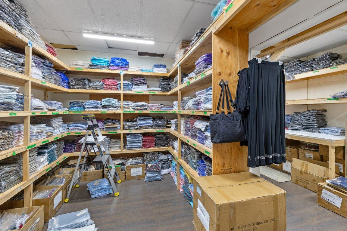 









541


Bernard

Avenue,
Kelowna,




BC
V1Y 6N9

