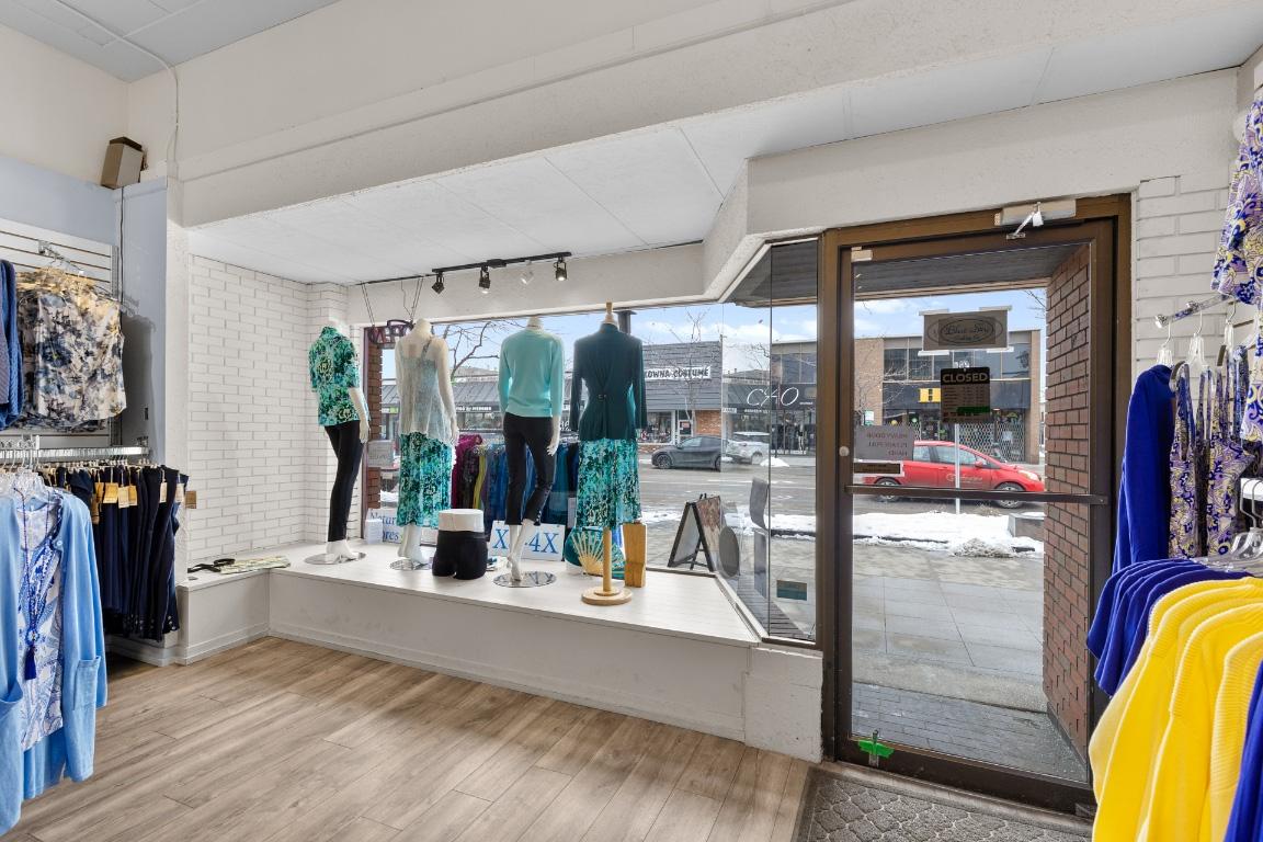 









541


Bernard

Avenue,
Kelowna,




BC
V1Y 6N9


