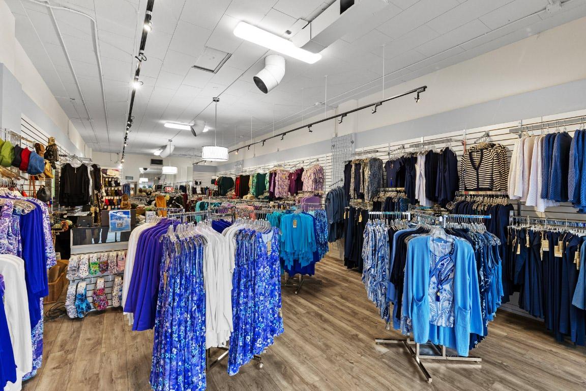 









541


Bernard

Avenue,
Kelowna,




BC
V1Y 6N9

