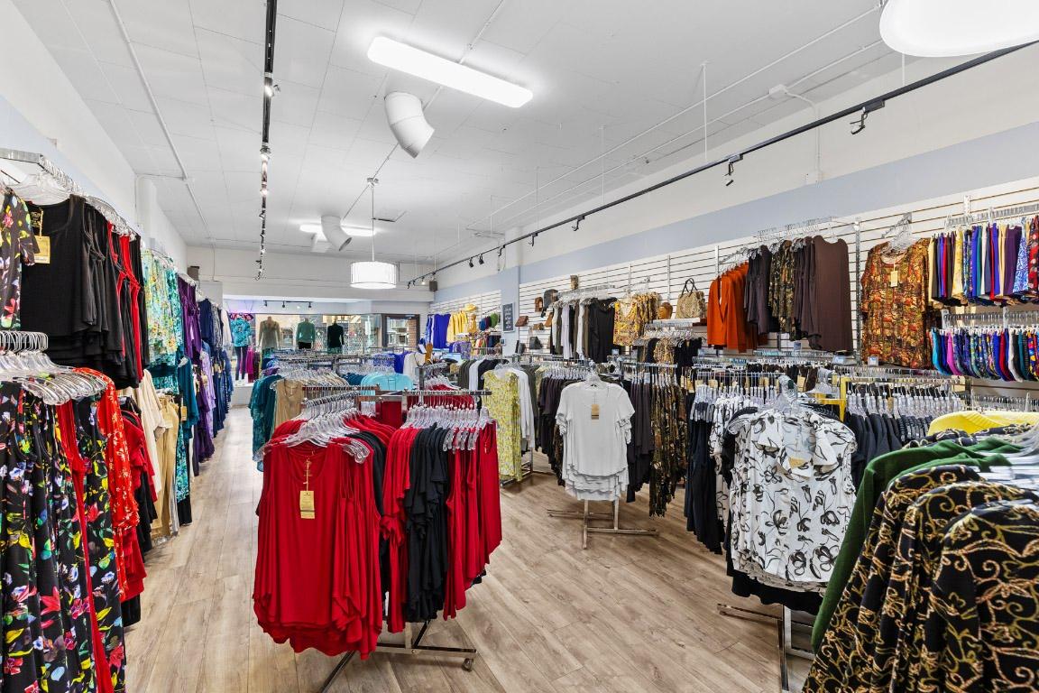 









541


Bernard

Avenue,
Kelowna,




BC
V1Y 6N9

