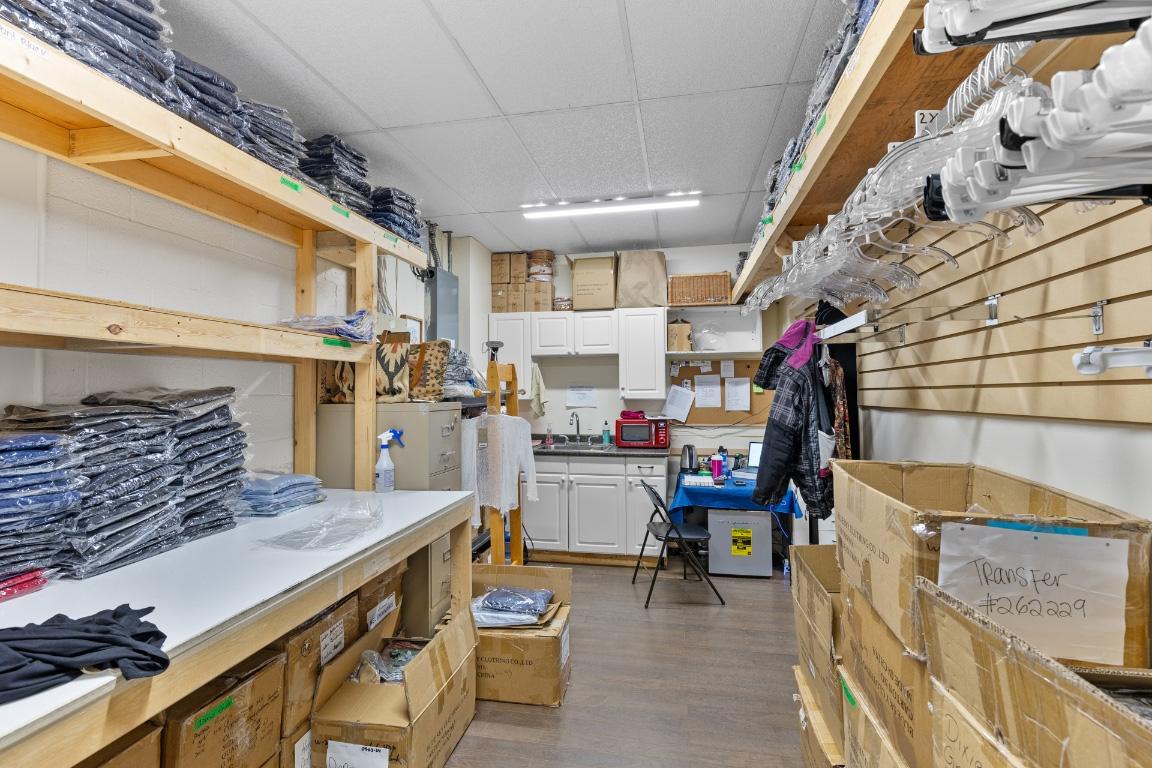 









541


Bernard

Avenue,
Kelowna,




BC
V1Y 6N9


