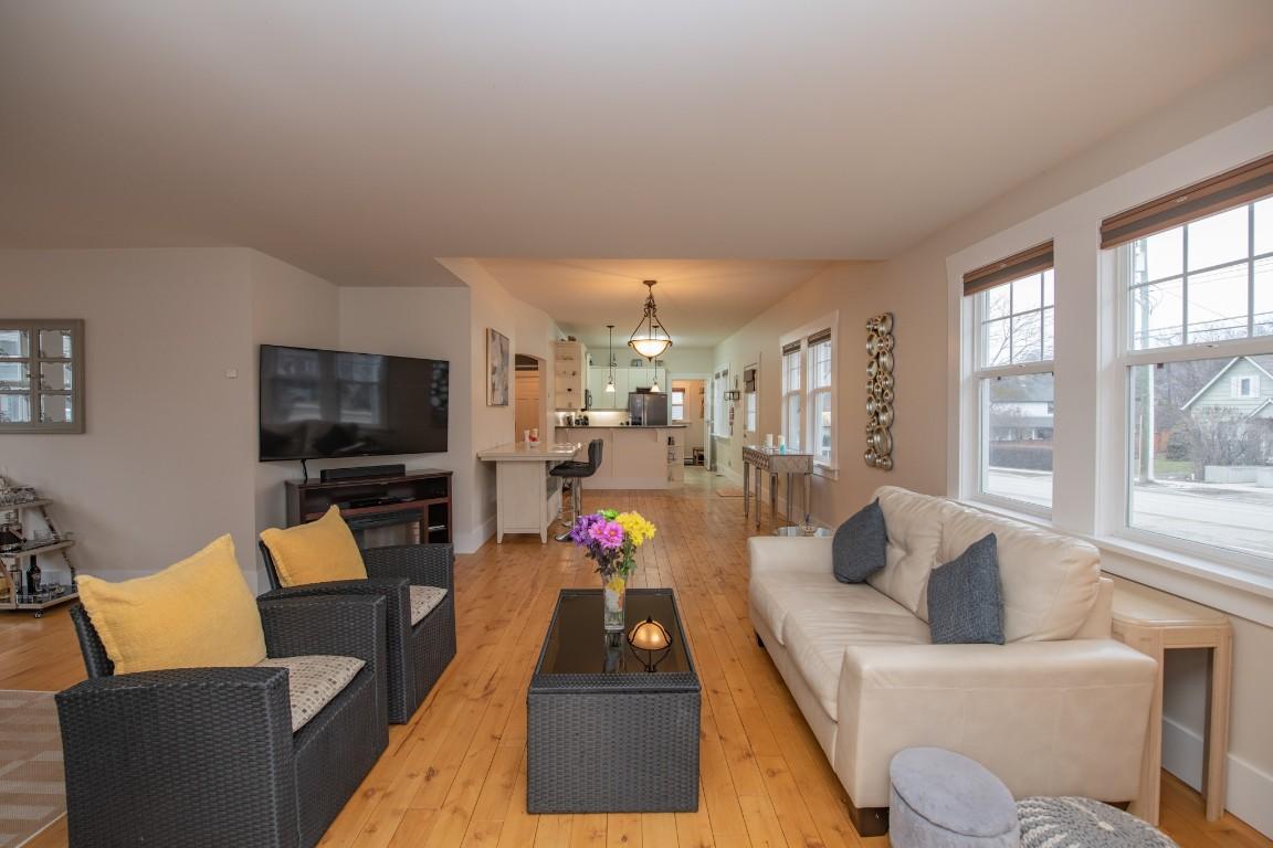 









2402


35

Avenue,
Vernon,




BC
V1T 2S4

