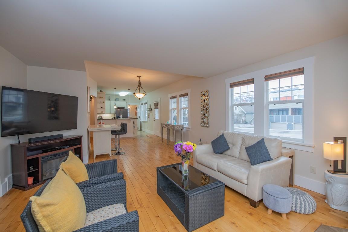 









2402


35

Avenue,
Vernon,




BC
V1T 2S4


