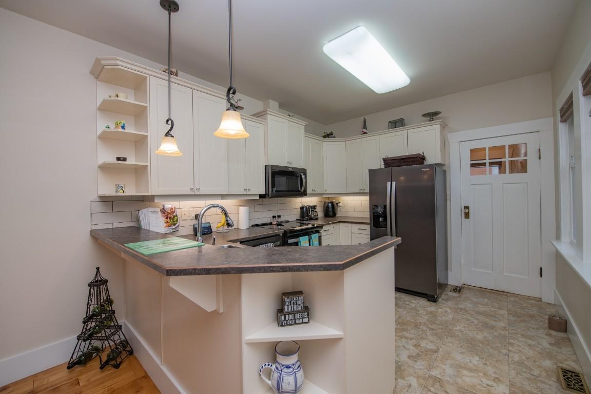 









2402


35

Avenue,
Vernon,




BC
V1T 2S4

