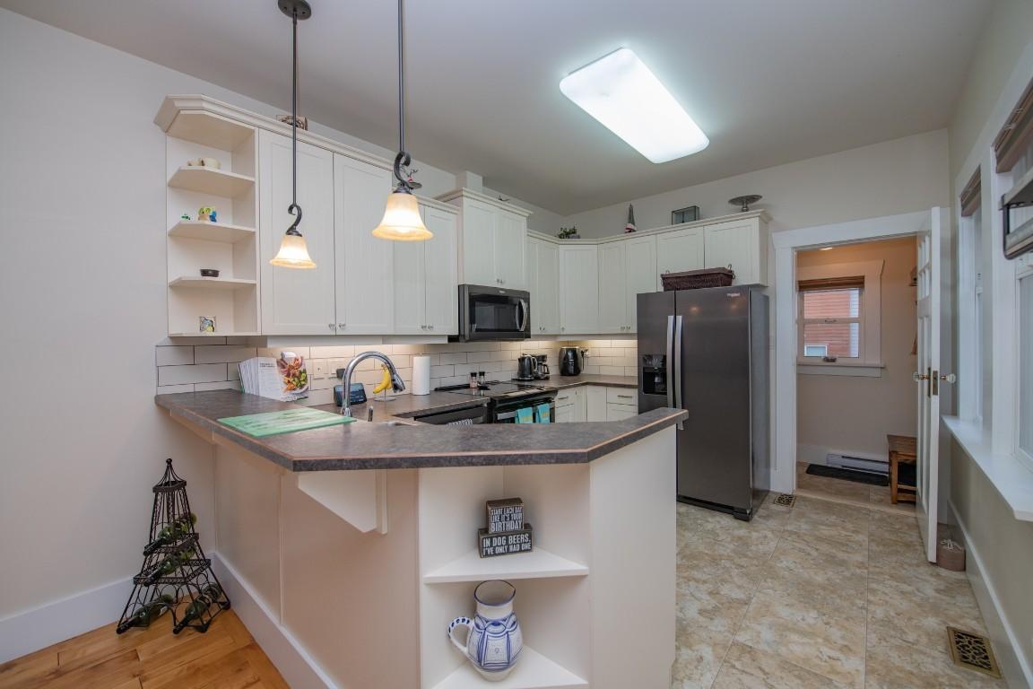









2402


35

Avenue,
Vernon,




BC
V1T 2S4

