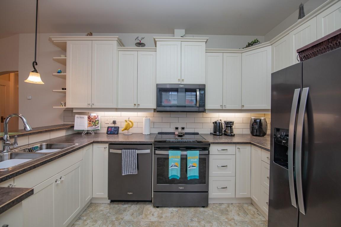 









2402


35

Avenue,
Vernon,




BC
V1T 2S4

