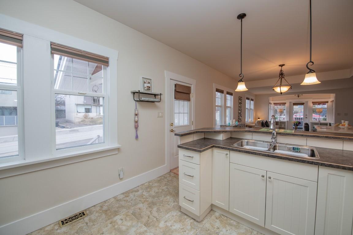 









2402


35

Avenue,
Vernon,




BC
V1T 2S4

