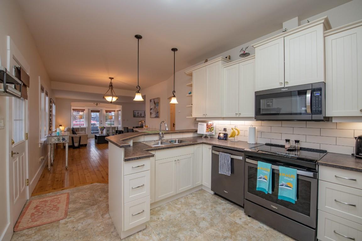 









2402


35

Avenue,
Vernon,




BC
V1T 2S4

