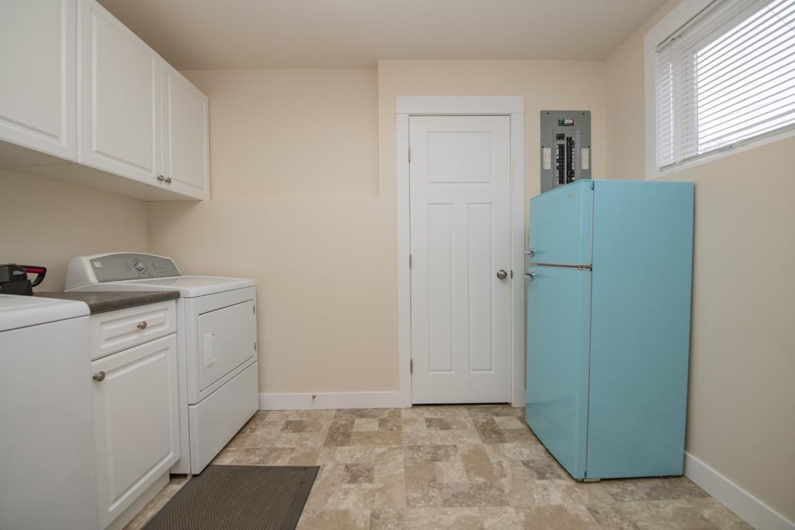 









2402


35

Avenue,
Vernon,




BC
V1T 2S4

