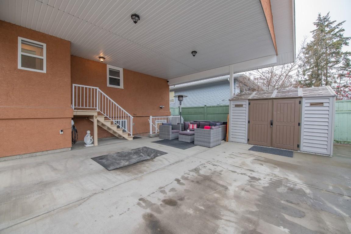 









2402


35

Avenue,
Vernon,




BC
V1T 2S4

