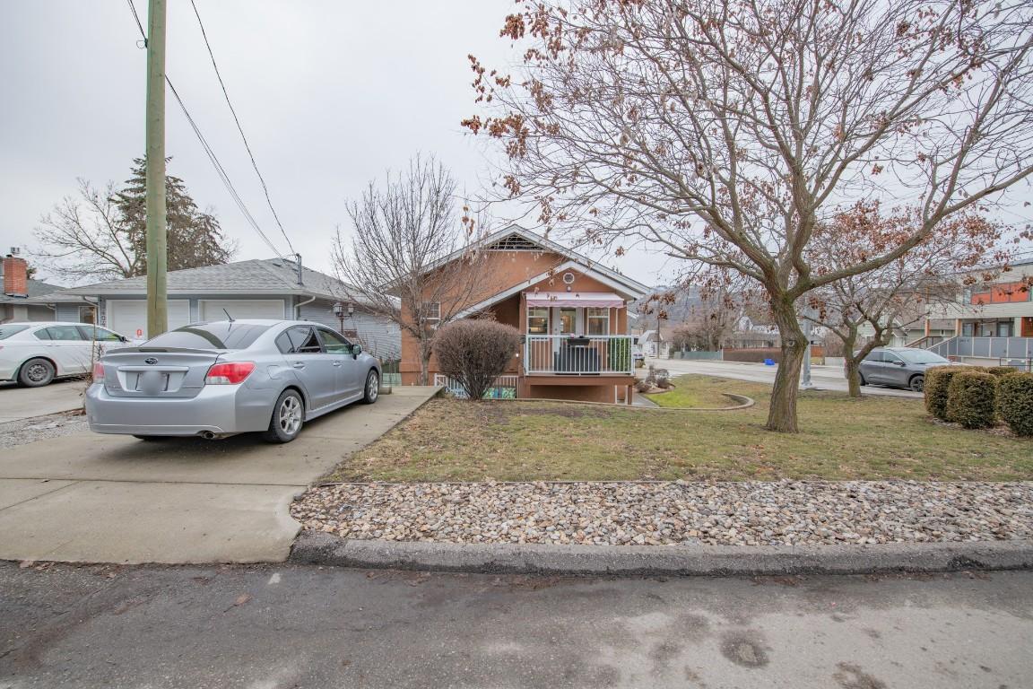 









2402


35

Avenue,
Vernon,




BC
V1T 2S4

