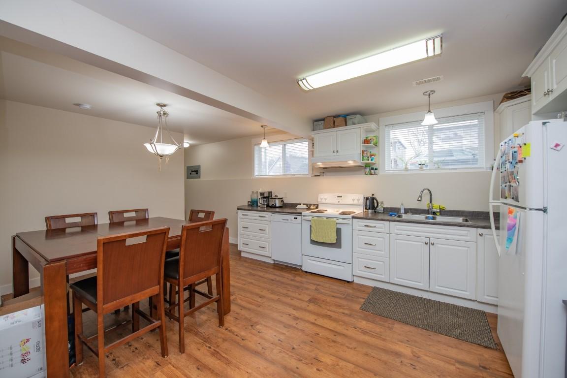 









2402


35

Avenue,
Vernon,




BC
V1T 2S4

