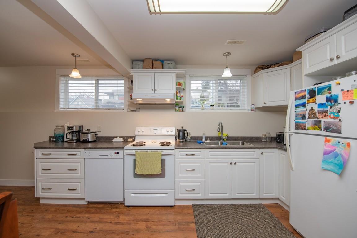 









2402


35

Avenue,
Vernon,




BC
V1T 2S4

