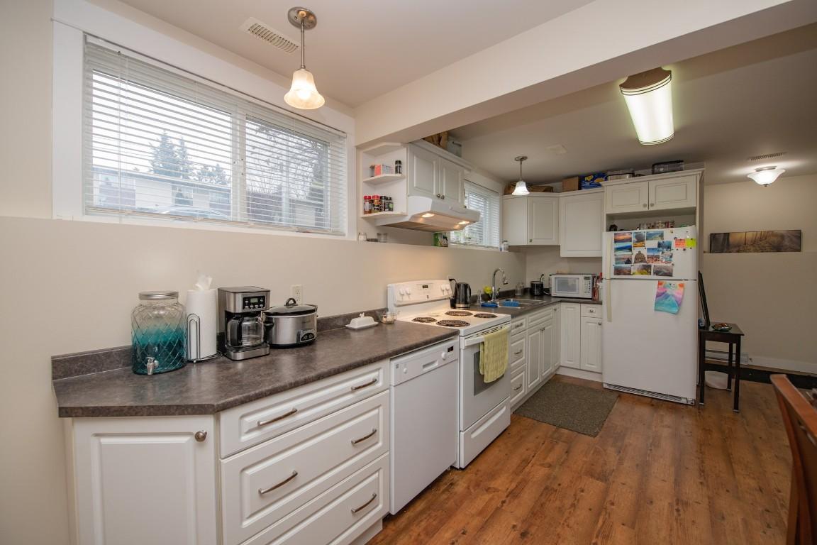 









2402


35

Avenue,
Vernon,




BC
V1T 2S4

