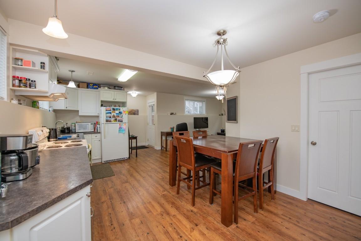 









2402


35

Avenue,
Vernon,




BC
V1T 2S4

