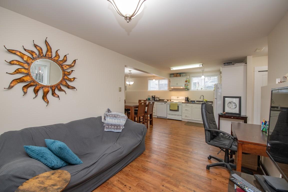 









2402


35

Avenue,
Vernon,




BC
V1T 2S4

