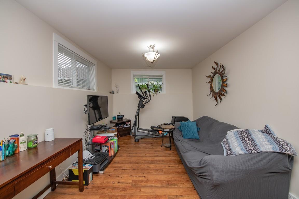 









2402


35

Avenue,
Vernon,




BC
V1T 2S4

