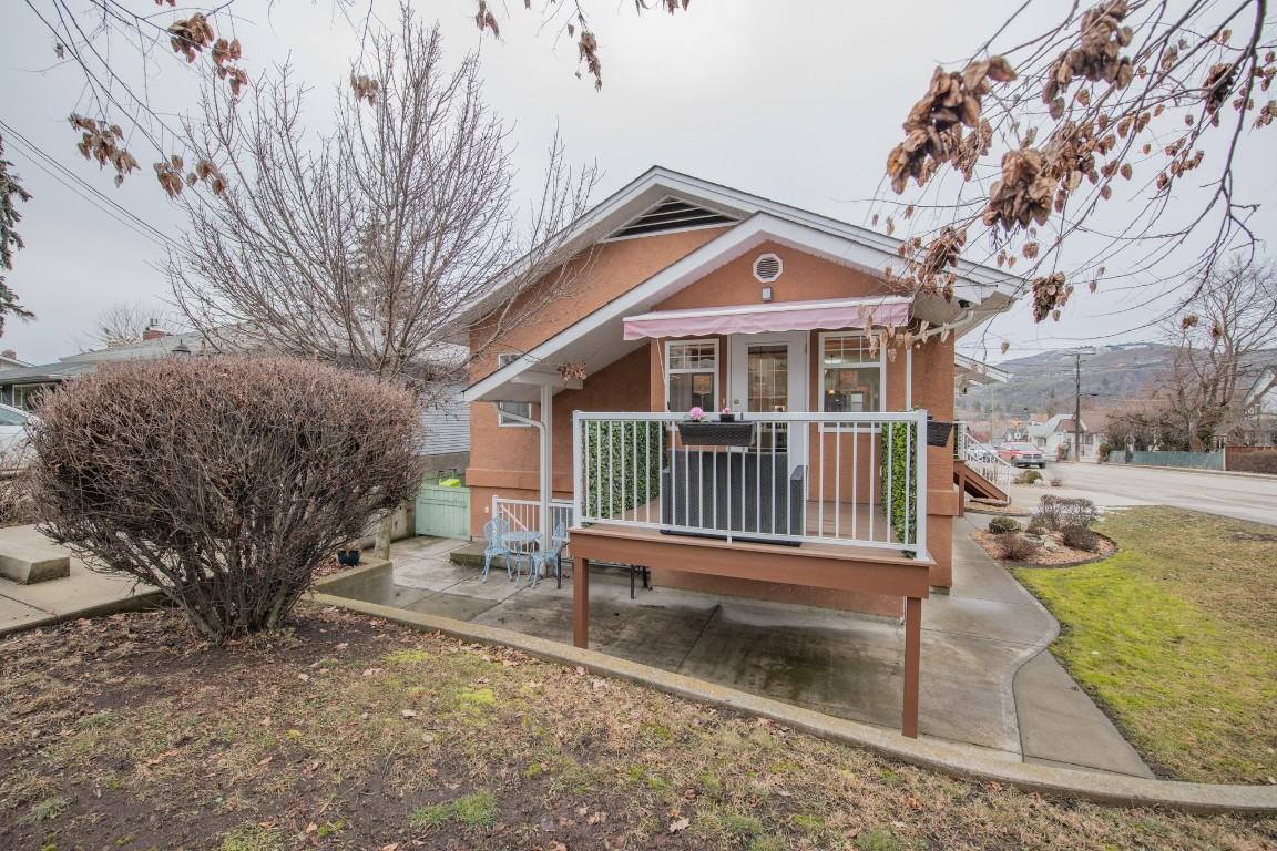 









2402


35

Avenue,
Vernon,




BC
V1T 2S4

