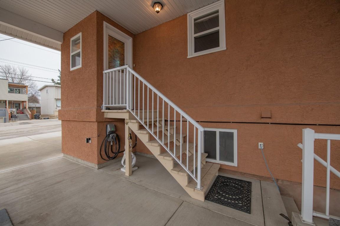









2402


35

Avenue,
Vernon,




BC
V1T 2S4

