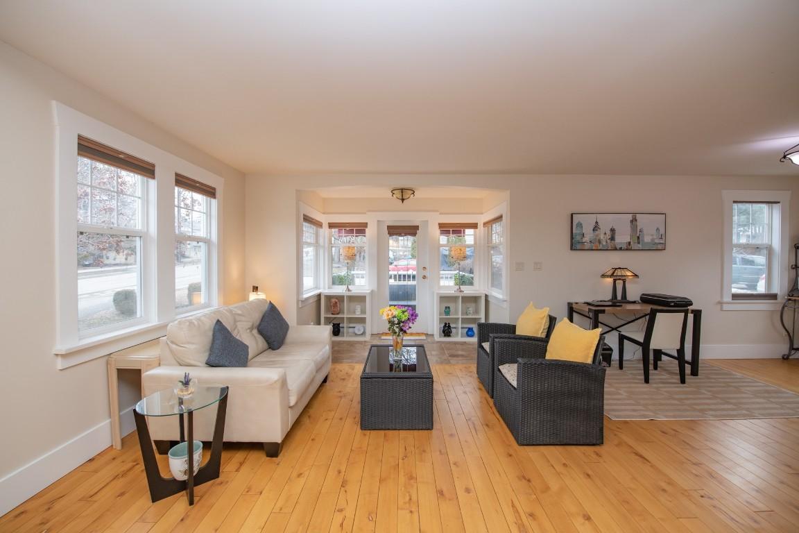 









2402


35

Avenue,
Vernon,




BC
V1T 2S4

